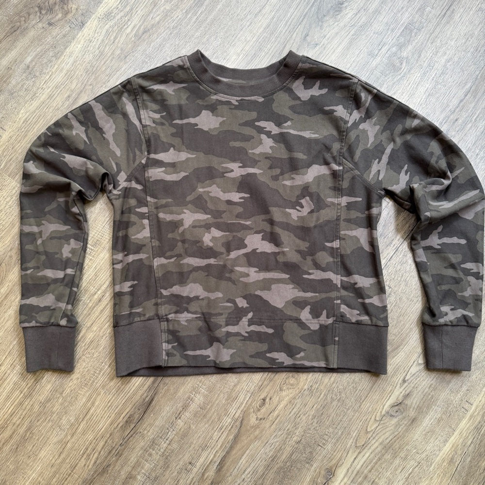 Athleta Crew Neck Women's Camouflage Sweatshirt - Size Extra Small